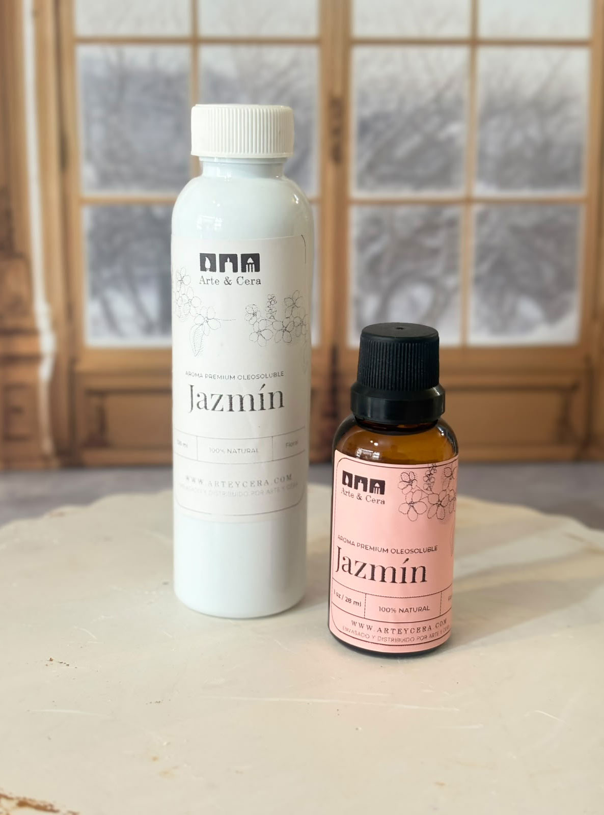 Floral, elegante y envolvente. Un clásico atemporal que inspira calma. Aroma tipo óleo de alta fijación. Su fragancia intensa pero delicada transforma cualquier espacio en un jardín en flor. Ideal para crear ambientes románticos, armónicos y llenos de serenidad.