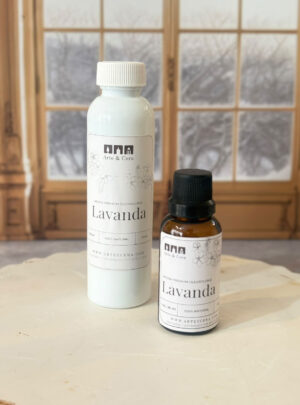Herbal, relajante y equilibrante. Un clásico que nunca falla para calmar la mente. Aroma nacional premium. Reconocido por sus propiedades aromaterapéuticas, este aroma es ideal para crear ambientes de descanso, meditación o spa. Perfecto para acompañar rutinas de autocuidado o relajación profunda.