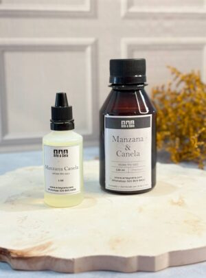 AROMA MANZANA & CANELA PARA VELAS Dulce, especiada y acogedora. Un clásico irresistible que envuelve con calidez. Aroma nacional premium. La frescura jugosa de la manzana se combina con el toque cálido y especiado de la canela, creando una fragancia equilibrada y reconfortante. Perfecta para generar ambientes hogareños, llenos de armonía y serenidad, evocando momentos de calma y tradición.