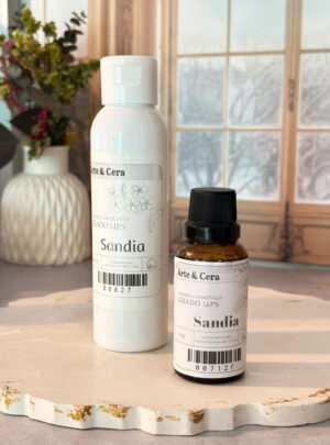 Certificado IFRA Internacional – AROMA SANDÍA PARA VELAS Frutal, jugosa y refrescante. Un estallido dulce que llena de frescura. Aroma nacional premium. Su fragancia evoca la frescura de la sandía recién cortada, con notas dulces y acuosas que transmiten alegría y vitalidad. Perfecta para crear ambientes ligeros, juveniles y llenos de energía positiva. Ideal para quienes buscan un aroma fresco, divertido y naturalmente refrescante.