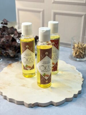 Aceite de Almendras 100 ml Aceite natural ideal para elaborar velas aromáticas, masajes y mezclas cosméticas. Aporta suavidad, hidratación y un acabado sedoso. Presentación en frasco de 100 ml. Si quieres una versión más técnica o más comercial, te la ajusto.