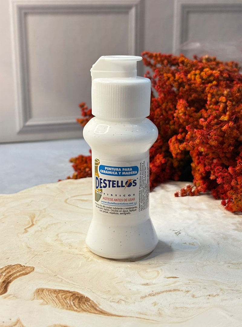 La Pintura Acrílica para Velas de Arte y Cera es ideal para decorar tus creaciones con colores intensos y un acabado profesional. Su fórmula está diseñada para adherirse perfectamente a la superficie de la cera, permitiendo trazos definidos y una excelente cobertura. Es fácil de aplicar, se seca rápido y ofrece una gran durabilidad, ideal para detalles finos, diseños personalizados y proyectos artesanales. Perfecta para embellecer velas lisas, velas figurativas y piezas decorativas. ✨