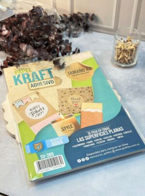 Papel kraft adhesivo para tarjetas para velas.