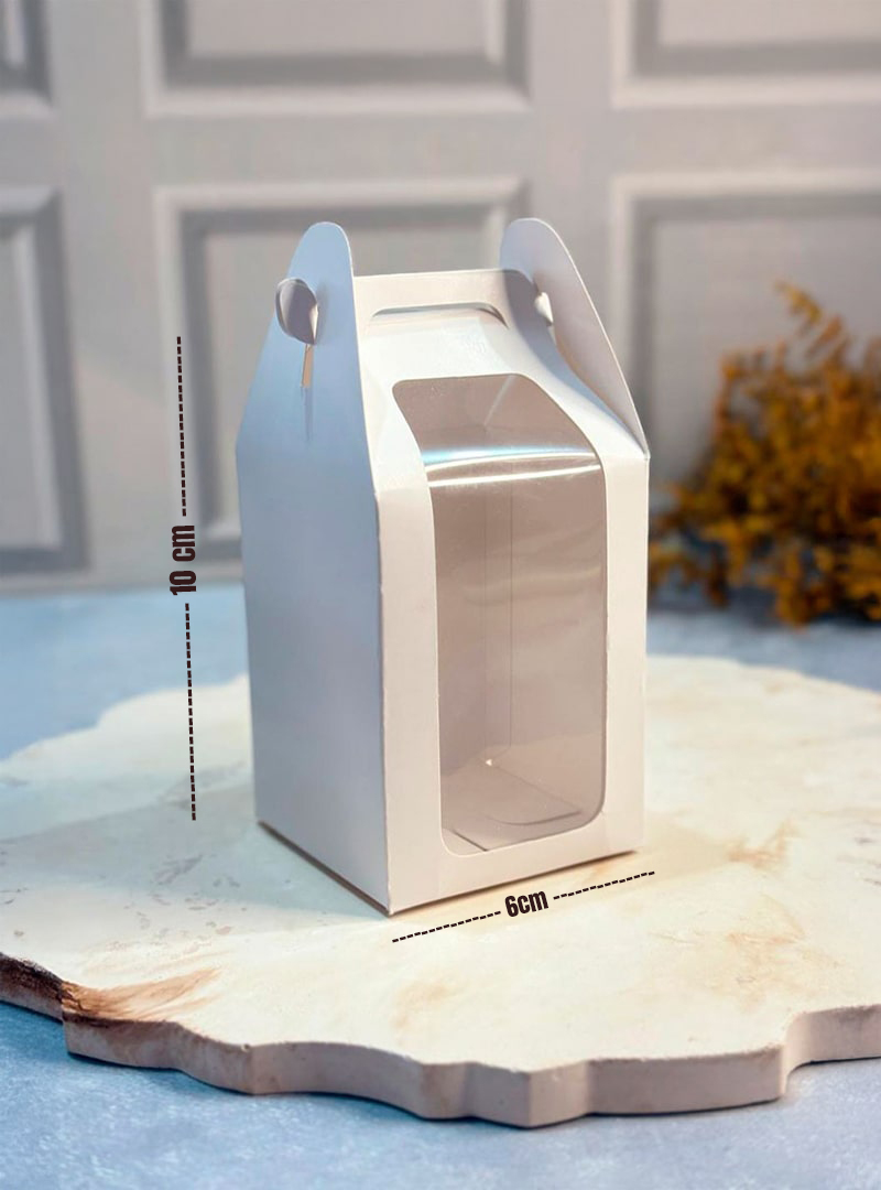 📦 Caja Lonchera Blanca con Ventana – 6 x 10 cm – Arte y Cera La Caja Lonchera Blanca de Arte y Cera es perfecta para empaquetar velas, jabones o detalles artesanales con un toque elegante y profesional. Su diseño tipo lonchera incluye una ventana frontal transparente que permite lucir el producto interior sin necesidad de abrirla. Fabricada en cartulina resistente, es fácil de armar y brinda una excelente presentación para regalos, ventas o exhibiciones. Medidas: 6 x 10 cm. ✨