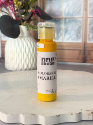 El Colorante Premium Amarillo de Kokasu Home está formulado especialmente para velas y jabones artesanales, ofreciendo tonos vivos, uniformes y duraderos. Su textura líquida permite una fácil disolución, logrando resultados consistentes en cada uso. Gracias a sus aditivos especiales, mejora la intensidad del color y aumenta la resistencia de las velas, evitando decoloraciones con el tiempo. Presentación de 30 ml, ideal para creaciones de alta calidad y acabados profesionales. ✨