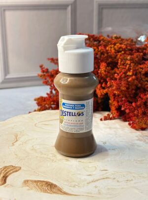 PINTURA ACRÍLICA PARA VELAS Y YESOS Vibrante, versátil y de fácil aplicación. Colores intensos que transforman cada creación. Producto nacional premium. Esta pintura acrílica está especialmente formulada para decorar velas artesanales y piezas en yeso. Su acabado de alta calidad ofrece tonos brillantes, duraderos y de secado rápido, permitiendo una gran variedad de estilos y combinaciones. Ideal para detalles artísticos, personalización de recuerdos, decoración temática y proyectos creativos, garantizando un resultado profesional y lleno de color.