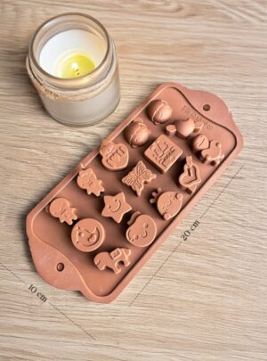 🧩 Molde Bandeja Surtida – Arte y Cera El Molde Bandeja Surtida de Arte y Cera es ideal para crear velas, jabones y figuras en yeso con una variedad de diseños encantadores. Esta bandeja incluye múltiples modelos como mariposa, chinitos, corazón, tortuga, caballo, entre otros, perfectos para proyectos creativos y personalizados. Fabricado en silicona grado alimenticio, es flexible, resistente y permite un desmolde fácil y preciso, garantizando detalles limpios en cada figura. Perfecto para artesanos, emprendedores y amantes de las manualidades que buscan variedad en un solo molde. ✨