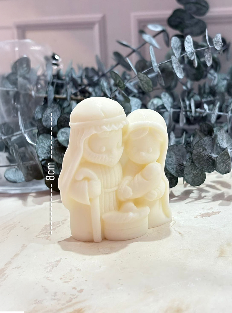 🌟 Molde Pesebre Navideño – Arte y Cera El Molde Pesebre Navideño de Arte y Cera es perfecto para crear velas, figuras en yeso o jabones artesanales con un diseño clásico y lleno de detalle. Fabricado con material de alta calidad, ofrece una excelente definición y un desmolde fácil y limpio, ideal para obtener acabados profesionales. Con una altura aproximada de 8 cm, es el complemento ideal para tus proyectos decorativos y temáticos de Navidad. ✨