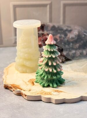 ChatGPT Plus 🎄 Molde Pino Navideño en Silicona – Grado Alimenticio A5 – Arte y Cera El Molde Pino Navideño de Arte y Cera está elaborado en silicona grado alimenticio A5, un material extra blando, flexible y de alta calidad que facilita un desmolde rápido y sin esfuerzo. Perfecto para crear velas, jabones o figuras en yeso con excelente definición y detalles limpios. Su suavidad permite trabajar con comodidad y obtener resultados profesionales en cada pieza. Ideal para tus proyectos artesanales y decorativos de temporada. ✨