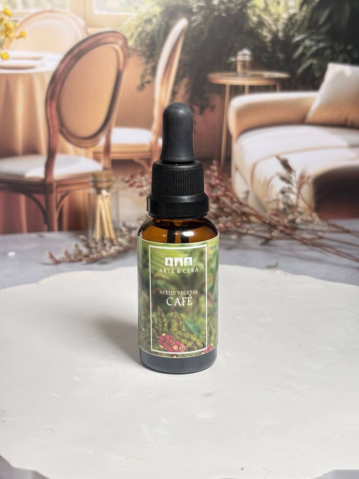 Extraído de granos seleccionados, este aceite es pura vitalidad. Su alto contenido en cafeína lo convierte en un ingrediente activo potente para tratamientos corporales que buscan reafirmar y tonificar.