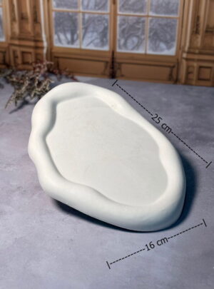 Sin reglas, sin moldes, sin límites. Base de yeso con forma orgánica e irregular. Cada pieza es única, como la naturaleza que la inspira.