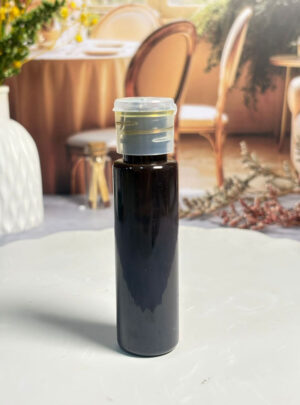 La calidez profunda que tus velas merecen. Colorante premium en tono café oscuro, formulado con aditivos especiales que potencian el brillo, mejoran la textura y aportan dureza a tus velas. Acabado profesional con efecto luminoso y elegancia terrosa.