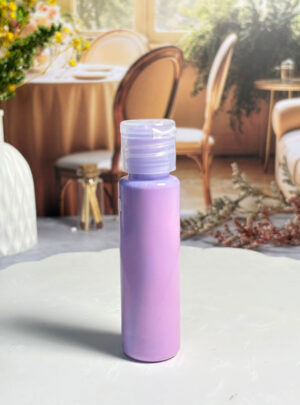 La suavidad que tus velas merecen. Colorante premium en tono lavanda, formulado con aditivos especiales que potencian el brillo, mejoran la textura y aportan dureza a tus velas. Acabado profesional con efecto luminoso y frescura relajante.