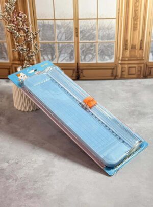 Corta como una profesional. Olvídate de bordes desiguales. Consigue acabados impecables en todas tus tarjetas y proyectos de papercraft.