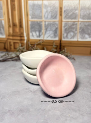 La naturaleza no es perfecta, y eso la hace única. Molde de yeso con diseño irregular de margaritas, ideal para crear piezas con encanto artesanal y textura orgánica.