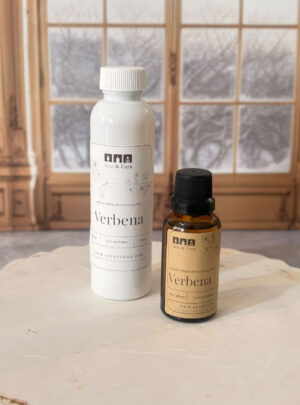 Fresca, herbácea y estimulante. Una explosión natural que renueva tus sentidos. Aroma nacional premium. Su fragancia vibrante y alimonada destaca por sus notas verdes intensas, evocando la pureza de un jardín mediterráneo tras la lluvia. Es el complemento perfecto para transformar cualquier entorno en un refugio de serenidad y frescor, promoviendo una sensación de bienestar, enfoque y vitalidad inmediata.
