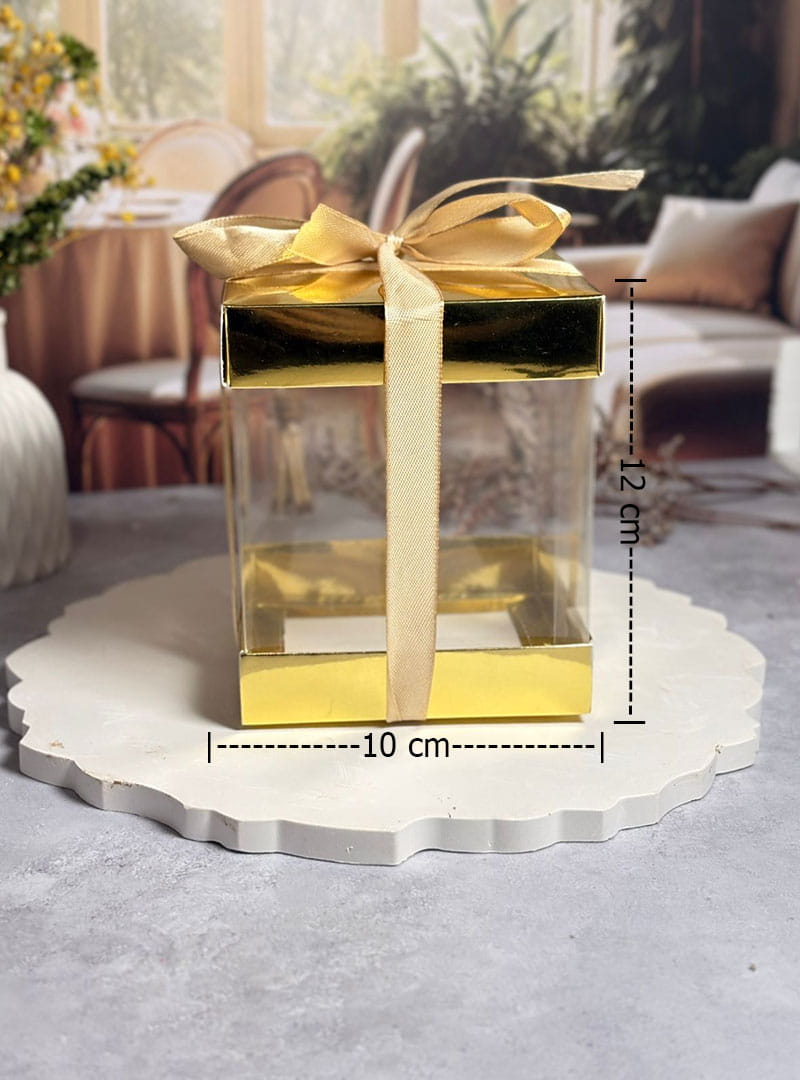 Fabricada con acetato de alta densidad y máxima claridad, esta caja permite que los colores, texturas y detalles tridimensionales de tus creaciones se luzcan por completo.