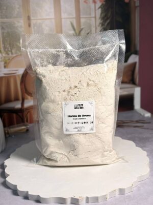 Nuestra Harina de Avena Cosmética es un polvo de textura impalpable y pureza certificada, diseñado específicamente para su uso en productos de cuidado personal.