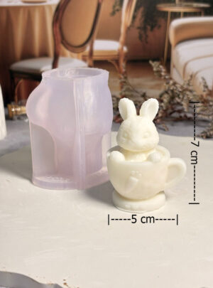 Nuestra figura del Conejito en Taza de Té es una pequeña obra de arte que invita a la imaginación.