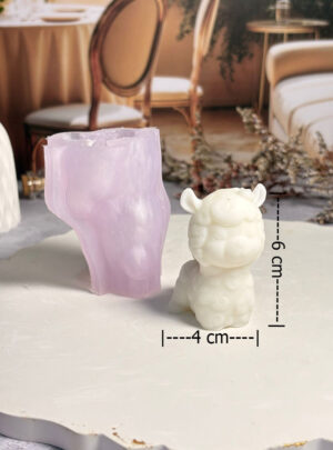 Nuestra figura de Llama es una pieza que rebosa personalidad y alegría.