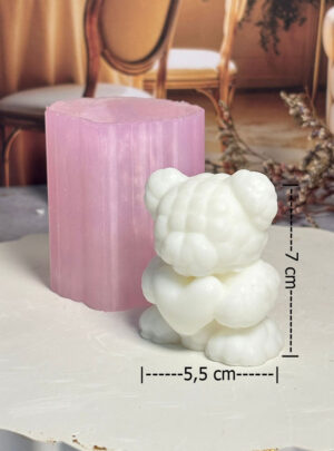 Nuestro Osito Corazón Grande es una pieza que cautiva por su volumen y su mensaje.