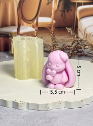 Nuestra Tierna Conejita de Yeso es una pieza que celebra la delicadeza y la suavidad.
