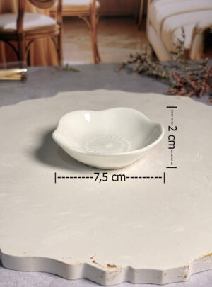 Una pieza de diseño compacto, ideal para proyectos que requieren una estética refinada en pequeñas dimensiones.