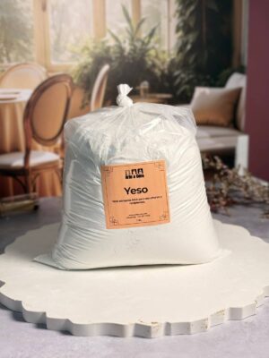 Nuestro Yeso Escayola es un insumo de calidad superior, seleccionado por su blancura excepcional y su granulometría extrafina. Este material permite obtener superficies de una suavidad increíble y una porosidad controlada, ideal para capturar hasta el relieve más mínimo de tus moldes.