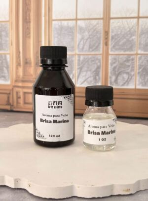 Su fragancia límpida y cristalina evoca la inmensidad del mar y el soplo brisal de la costa, combinando notas salinas con matices limpios y aireados. Es la opción ideal para transformar cualquier espacio en un oasis de calma y renovación, aportando una sensación de amplitud, frescura constante y serenidad en cada rincón.