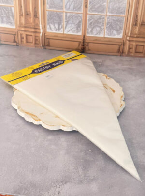 Facilita tus procesos de producción y logra acabados impecables en cada trabajo. Este paquete de bolsas pasteleras desechables de tamaño grande es un insumo indispensable tanto para proyectos de jabonería y elaboración de velas como para repostería.
