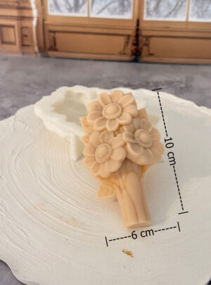 Dale un toque primaveral y vibrante a tus productos con este hermoso diseño floral. Este molde de silicona te permite elaborar jabones de glicerina, figuras de cera o piezas decorativas con un nivel de detalle excepcional en pétalos y hojas.