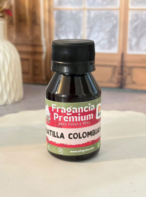 Natilla Colombiana  es una experiencia sensorial que te transporta directamente a las tradiciones más cálidas de diciembre en Colombia. Esta fragancia abre con una deliciosa mezcla de leche y dulce de leche, que inunda el ambiente con una cremosidad irresistible.