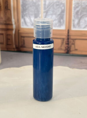 Transforma tus creaciones artesanales con la sofisticación de un tono azul vibrante y helado con este pigmento concentrado de grado profesional. El Colorante Azul Navidad Premium cuenta con una formulación oleosoluble de fácil disolución que se integra sin esfuerzo en ceras y aceites.