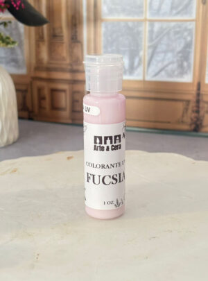 Formulado con microcápsulas fotocromáticas de respuesta ultrarrápida, este pigmento reacciona intensamente ante la radiación ultravioleta del sol. En interiores presenta un tono sutil, blanquecino o semi-traslúcido, pero al exponerse al aire libre bajo la luz solar revela un deslumbrante fucsia de gran intensidad, retornando suavemente a su estado neutro al resguardarse en la sombra.