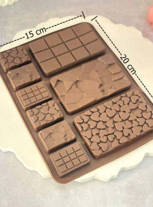 Añade un toque irresistible, moderno y visualmente atractivo a tu producción artesanal con este versátil molde de silicón con diseño de chocolatinas. Su silicón de calidad profesional garantiza una textura lisa, bordes definidos y un desmolde suave e impecable en cada uso.