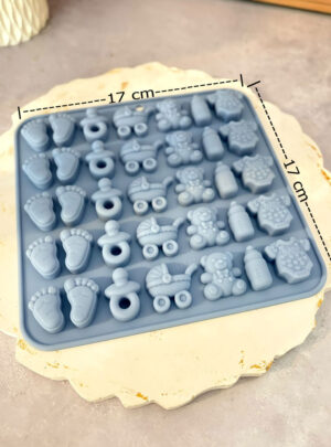 Es la herramienta esencial para elaborar jabones artesanales temáticos, figuras en yeso o resina, y piezas aromáticas de cera (wax melts) para eventos especiales.