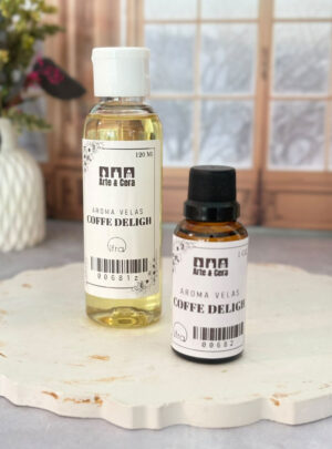 Esta fragancia captura la esencia gourmet del grano de café tostado, combinada armoniosamente con sutiles matices de avellana, cacao y un toque cremoso de caramelo que equilibra su amargor característico. Cuenta con la certificación oficial de la IFRA (International Fragrance Association), lo que garantiza que ha sido formulada bajo los más altos estándares globales de pureza, calidad y seguridad, haciéndola la opción predilecta para velas de estilo bakery, colecciones de otoño, wax melts gourmet y aromatización de espacios de trabajo o lectura.